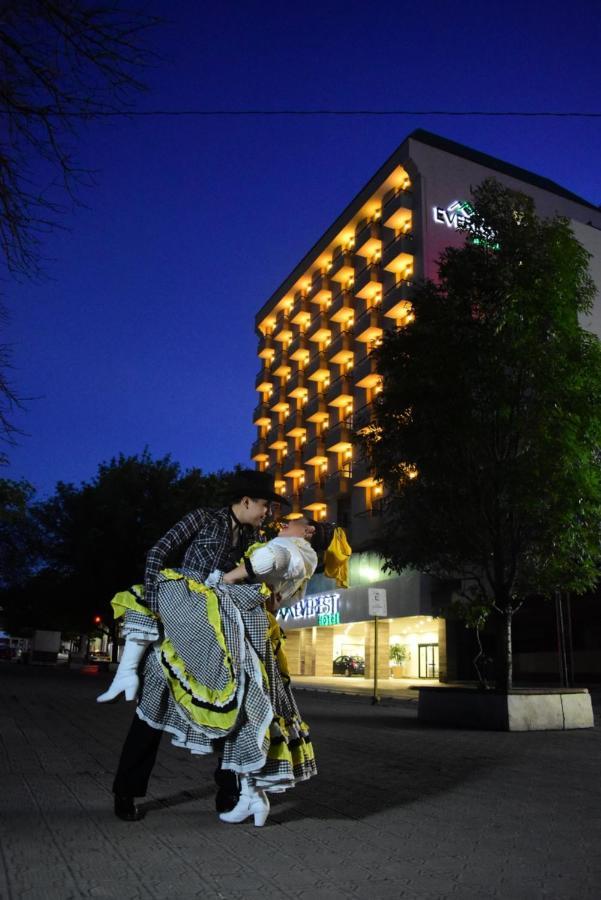 Everest Ciudad Victoria Extérieur photo