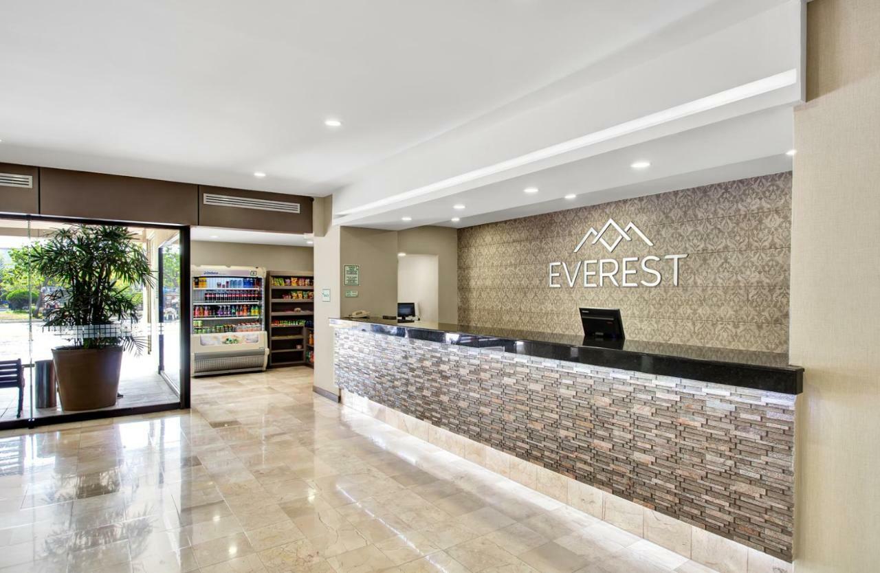 Everest Ciudad Victoria Extérieur photo